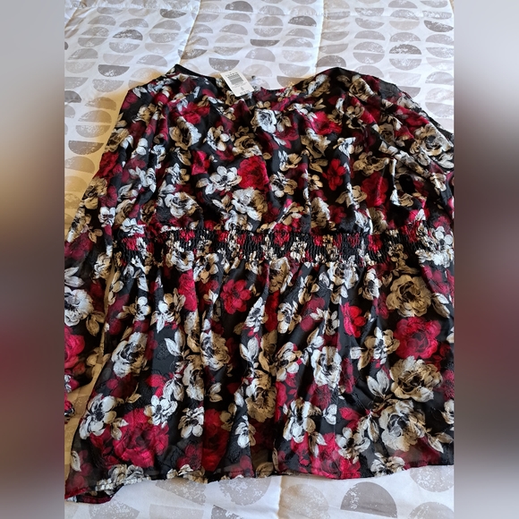 Pretty plus size baby doll blouse - Picture 2 of 5